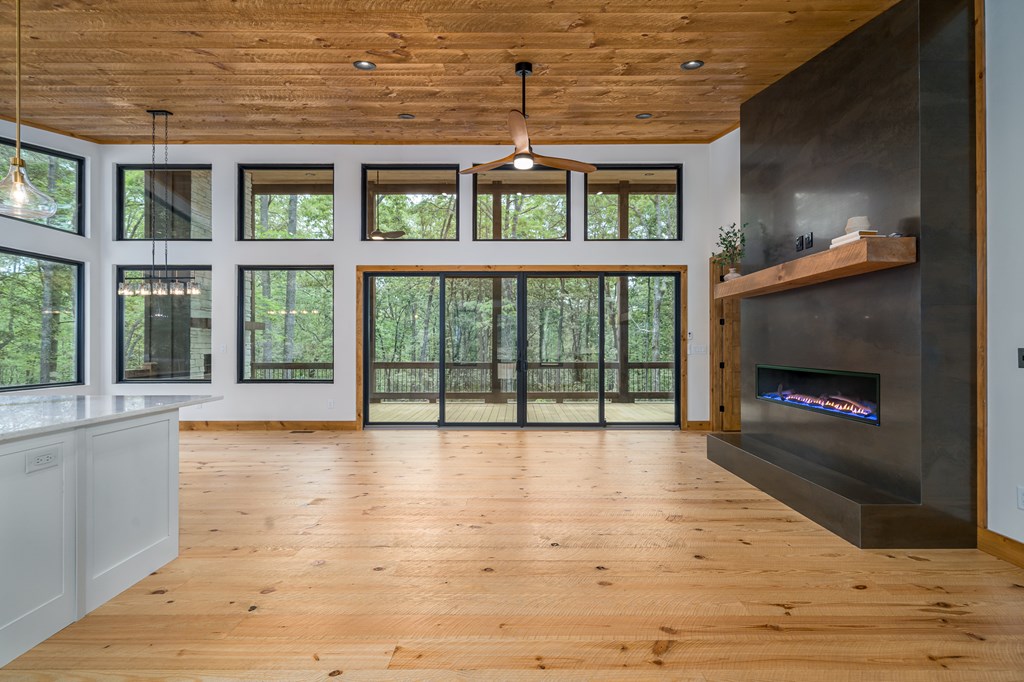 415951 Morganton Residential