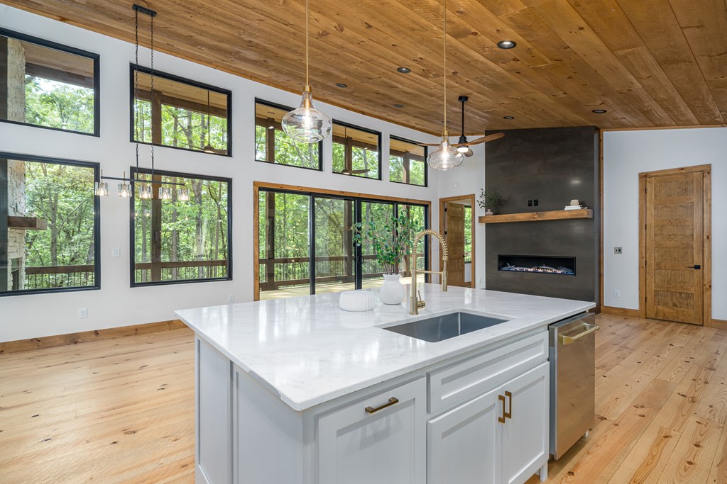 415951 Morganton Residential