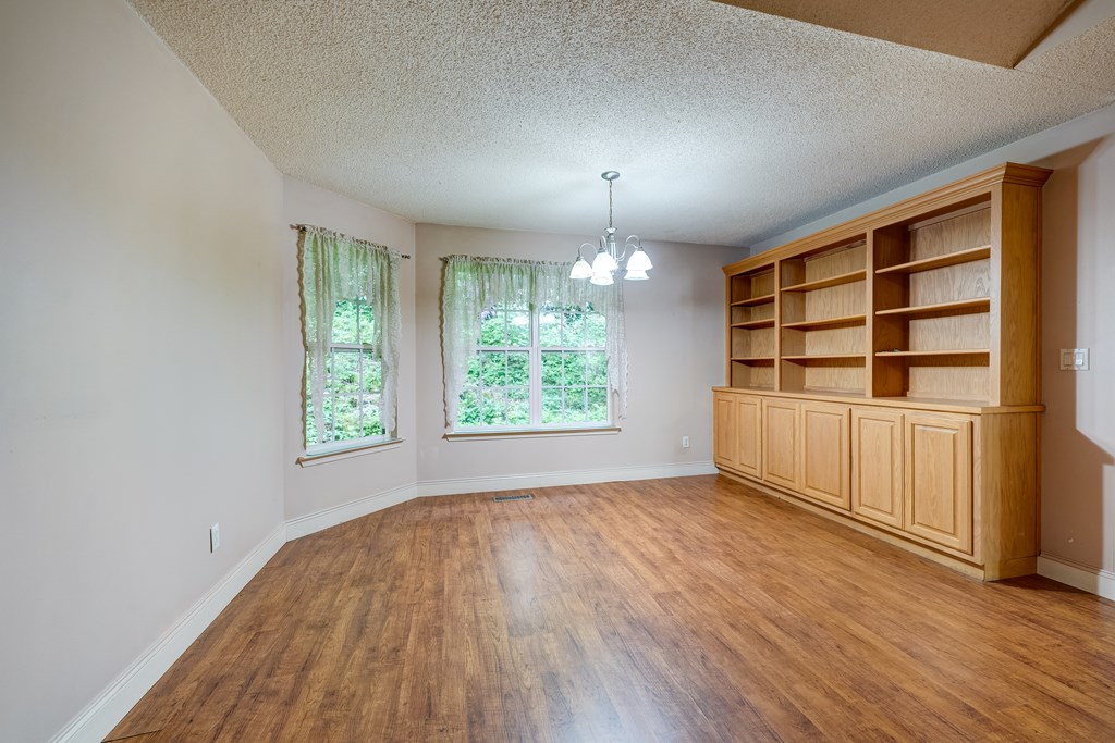415973 Chatsworth Residential