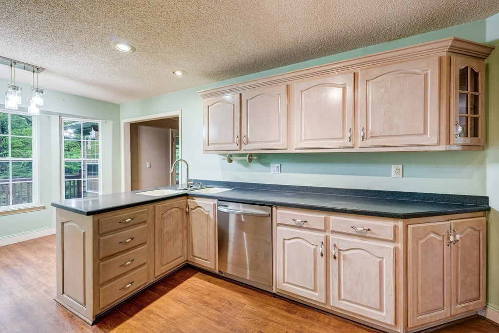 415973 Chatsworth Residential