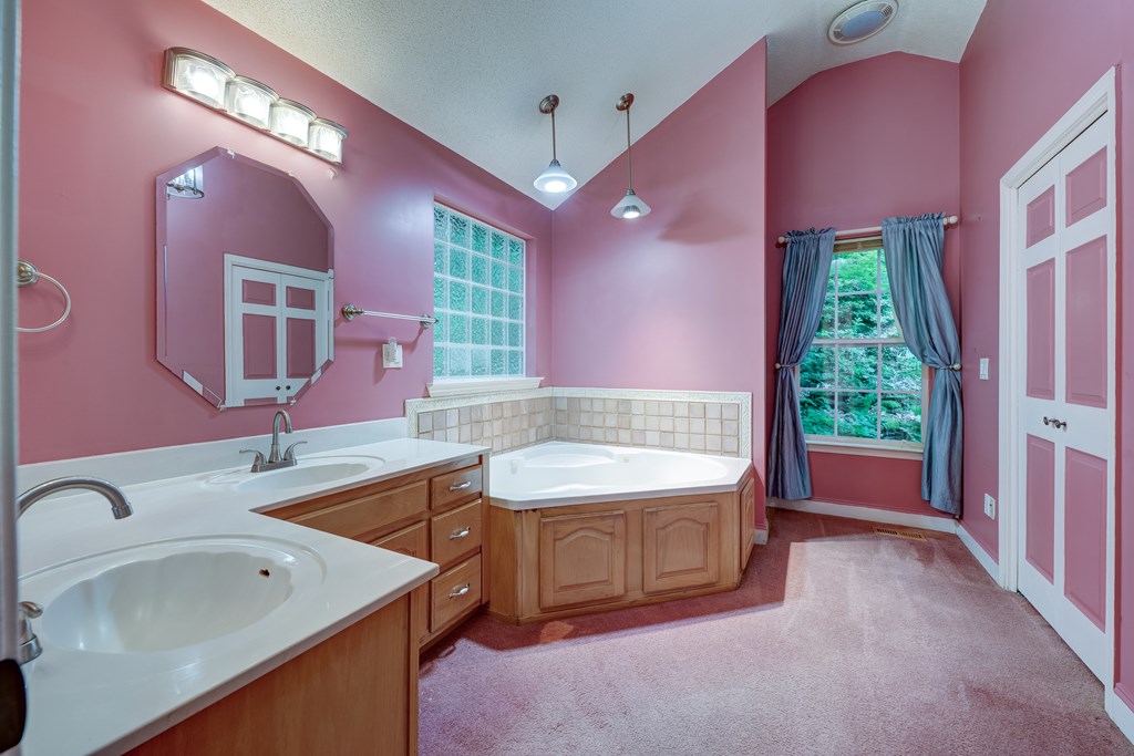 415973 Chatsworth Residential