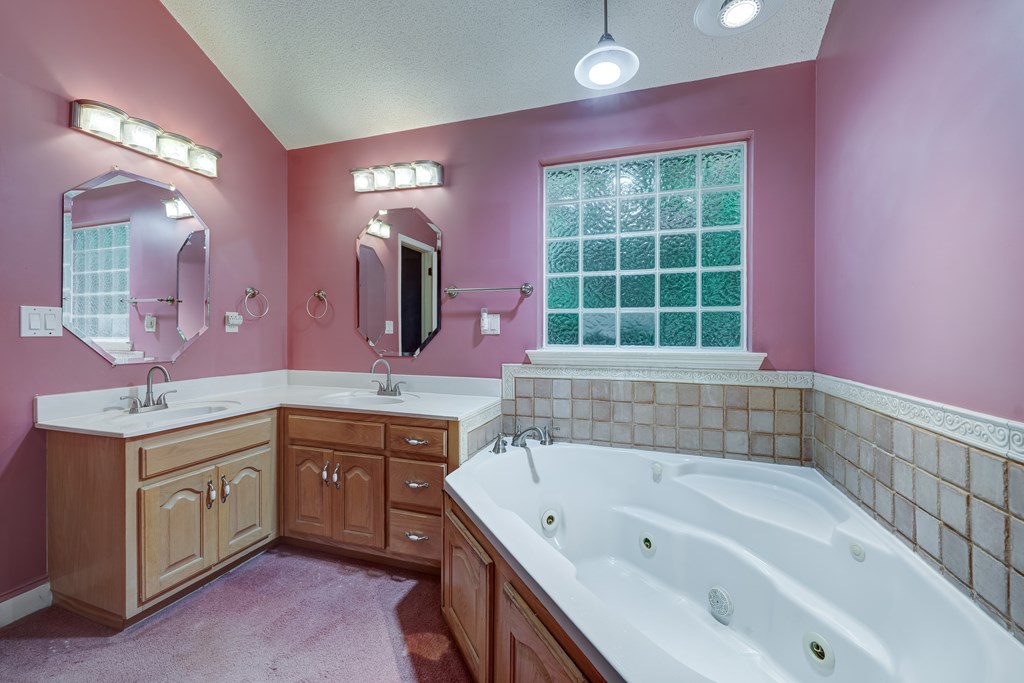 415973 Chatsworth Residential
