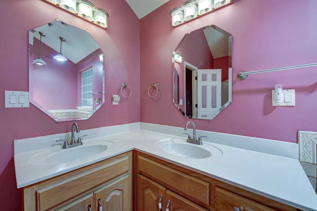 415973 Chatsworth Residential