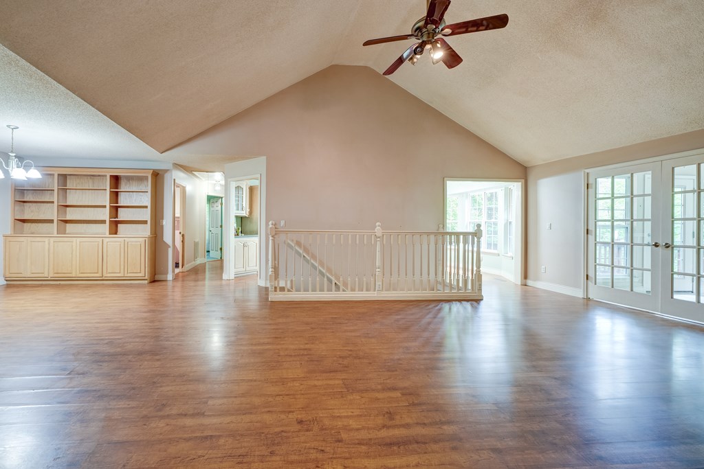 415973 Chatsworth Residential