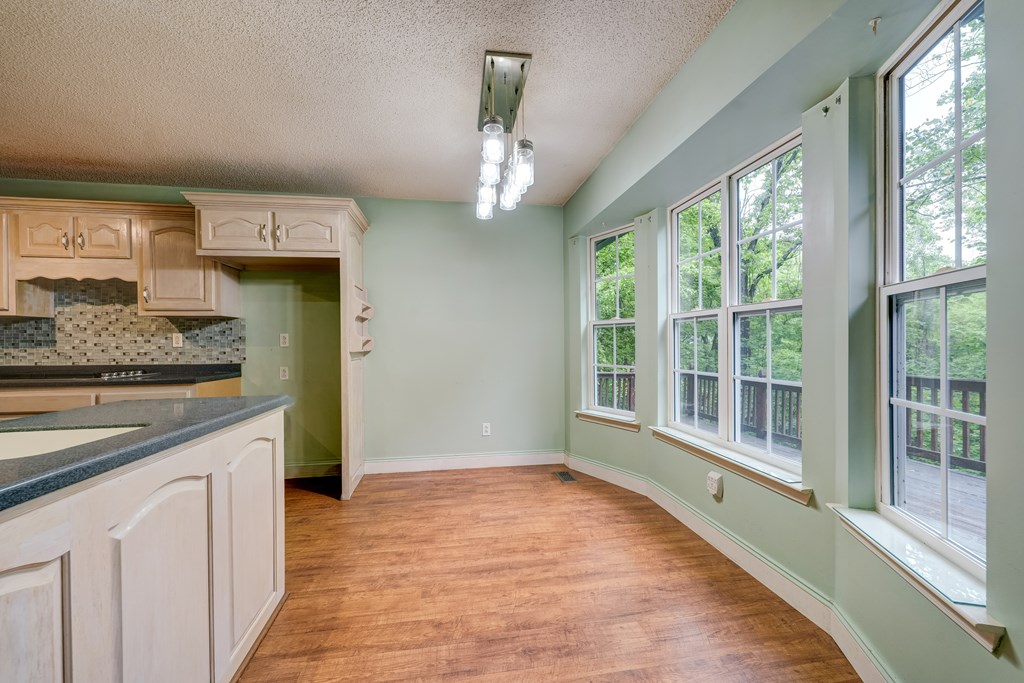 415973 Chatsworth Residential