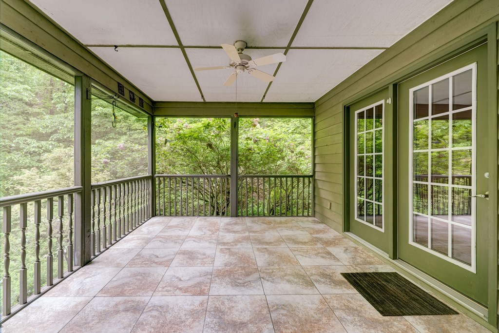 415973 Chatsworth Residential