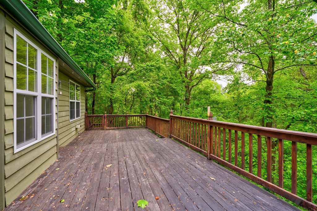 415973 Chatsworth Residential