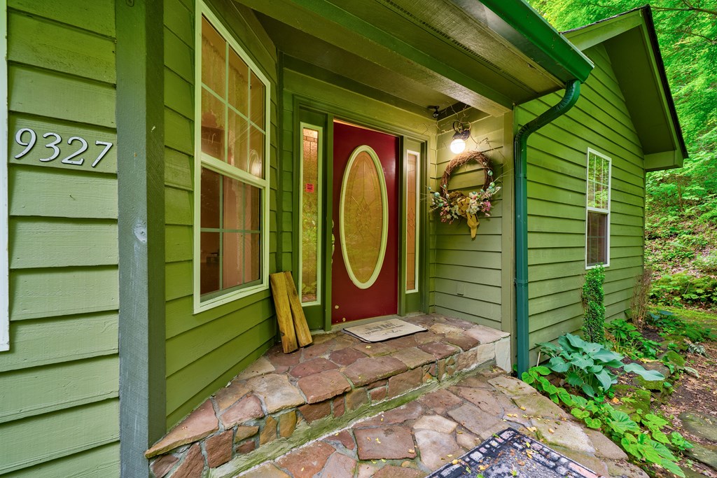 415973 Chatsworth Residential