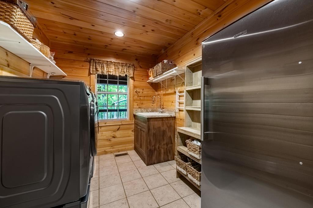 416017 Mineral Bluff Residential