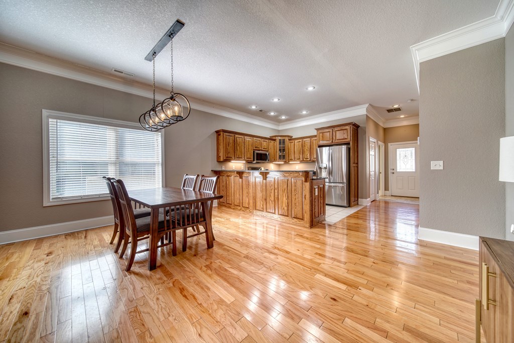 416129 Young Harris Condominium