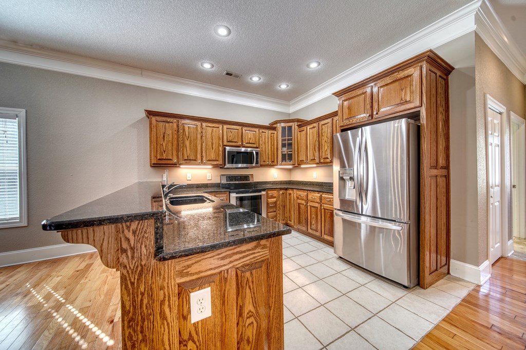 416129 Young Harris Condominium