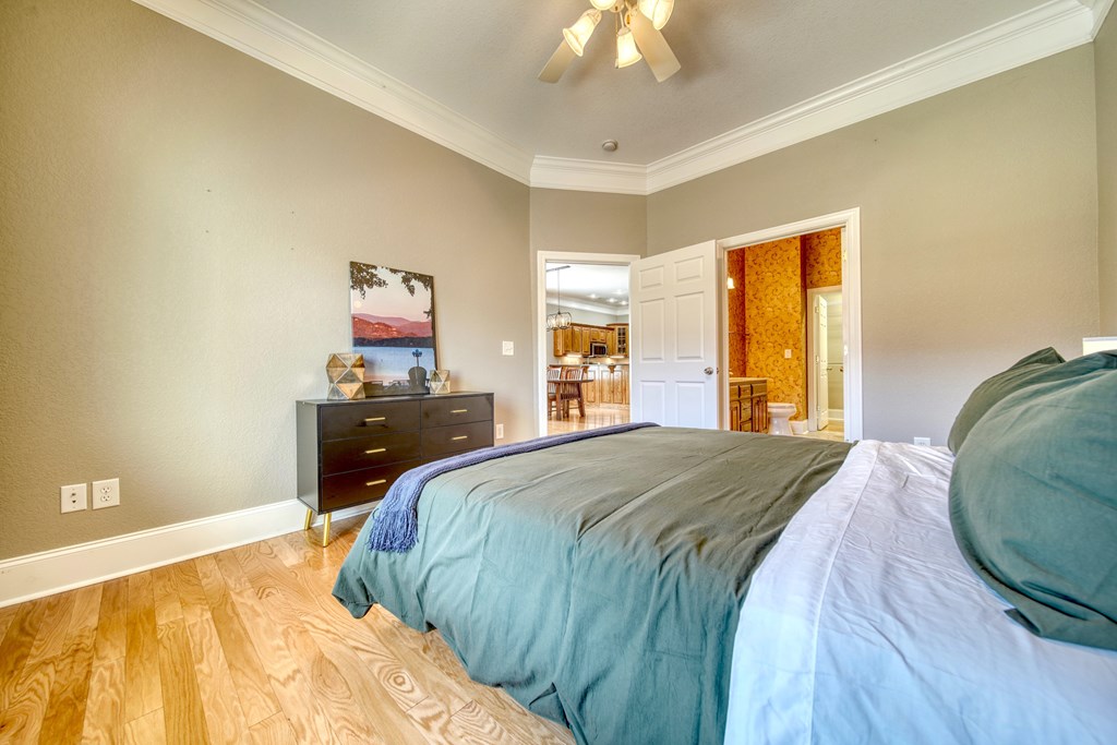 416129 Young Harris Condominium