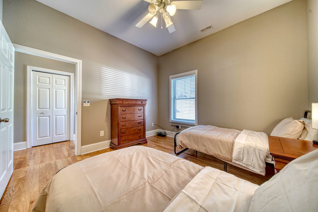 416129 Young Harris Condominium