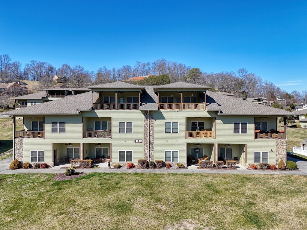 416129 Young Harris Condominium