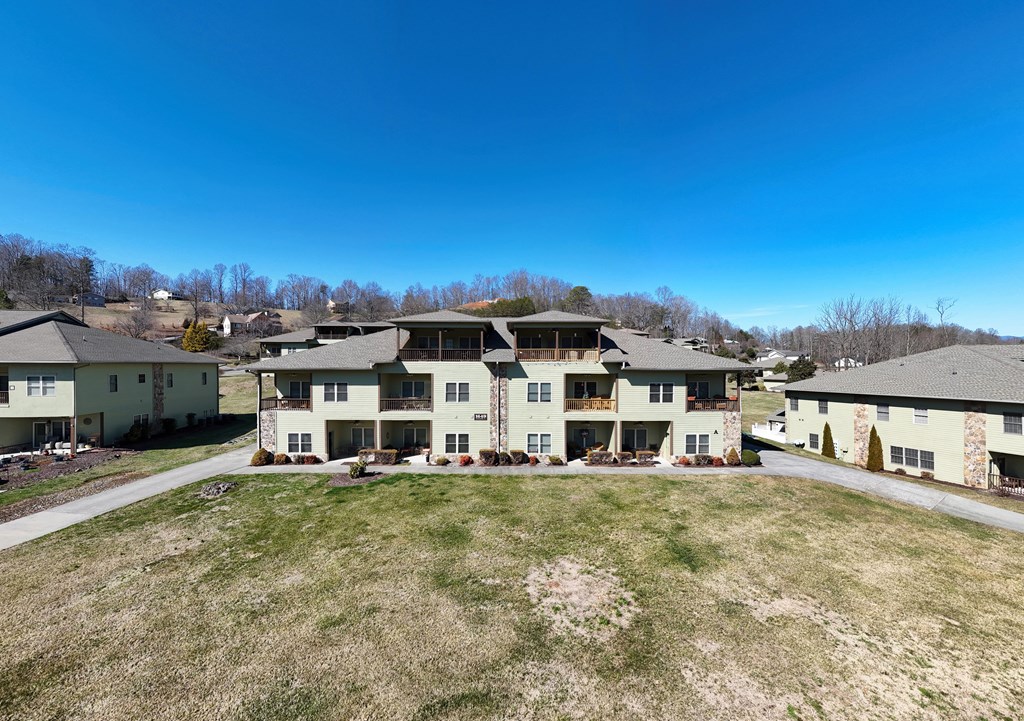 416129 Young Harris Condominium