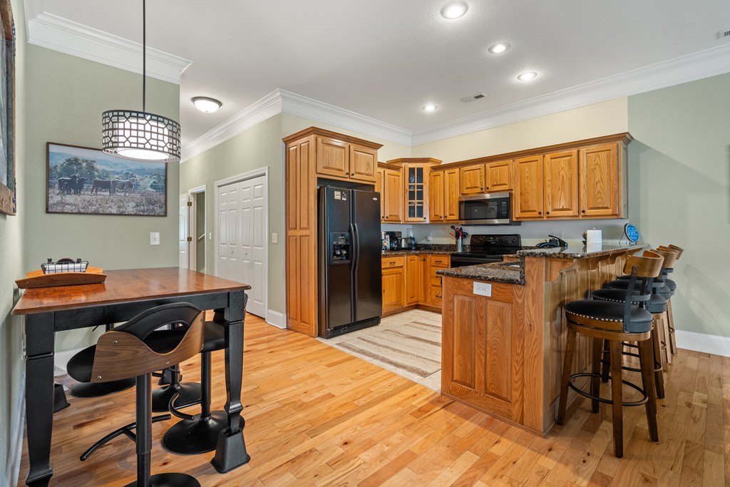 416334 Young Harris Condominium