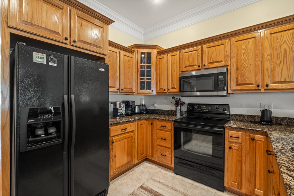 416334 Young Harris Condominium