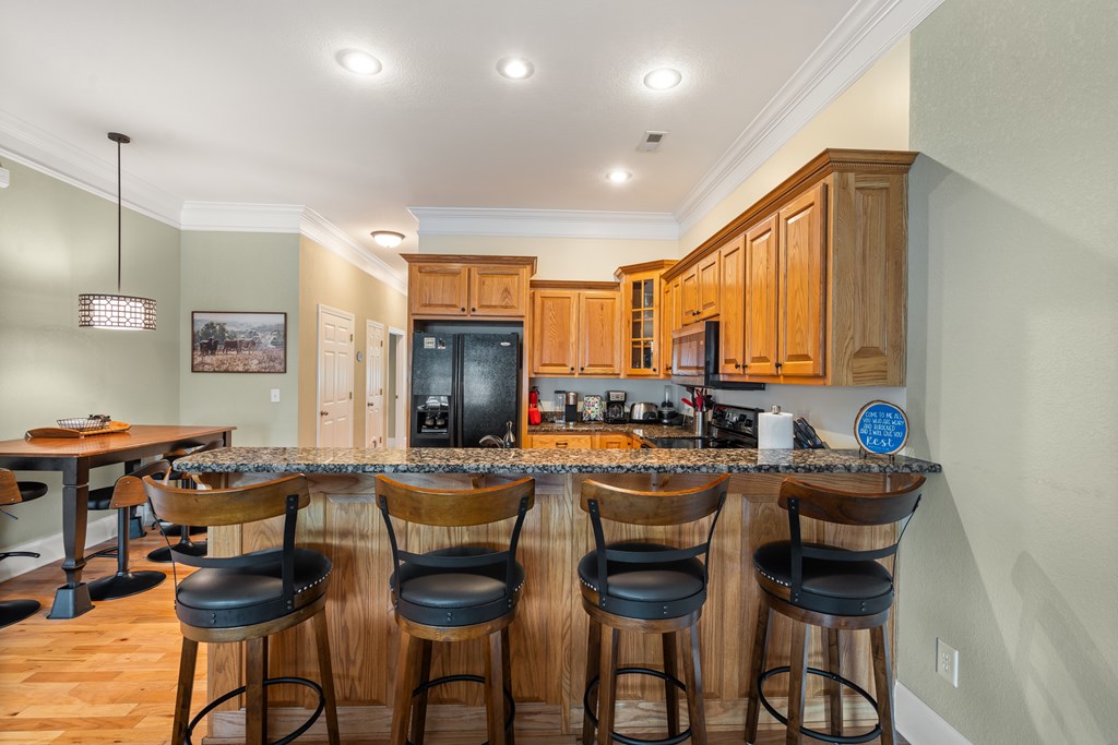 416334 Young Harris Condominium