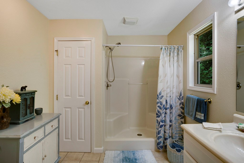 416364 Hayesville Residential