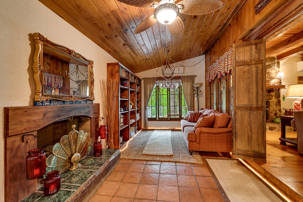 416431 Andrews Residential