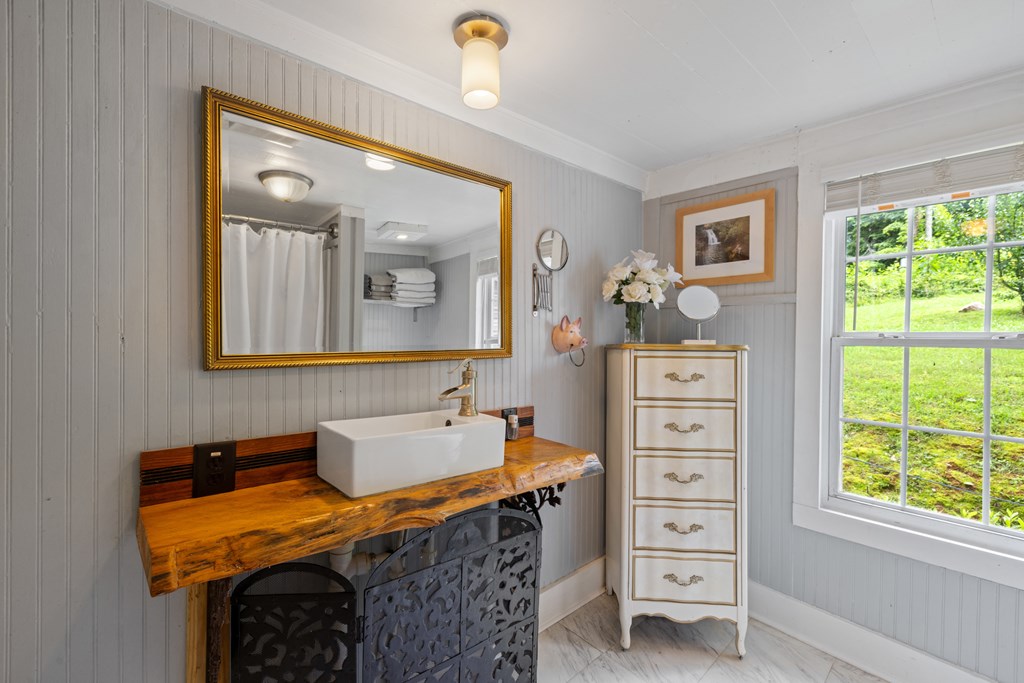 416481 Hayesville Residential