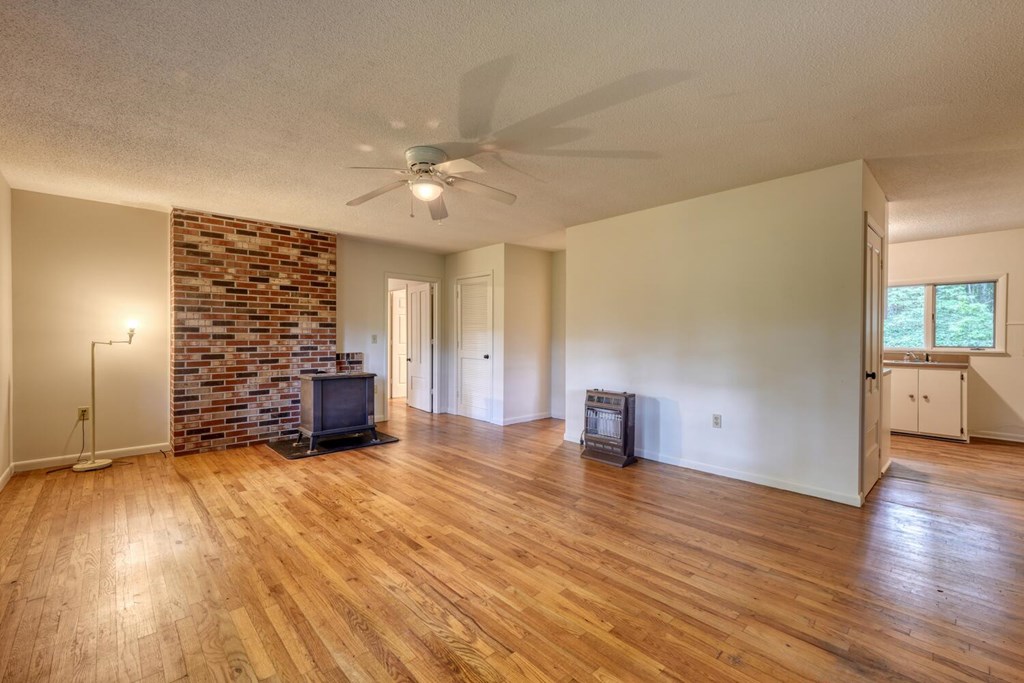 416628 Hayesville Residential