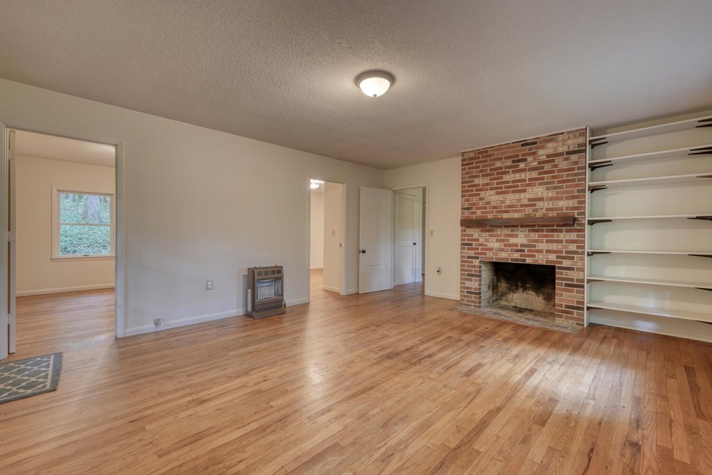 416628 Hayesville Residential