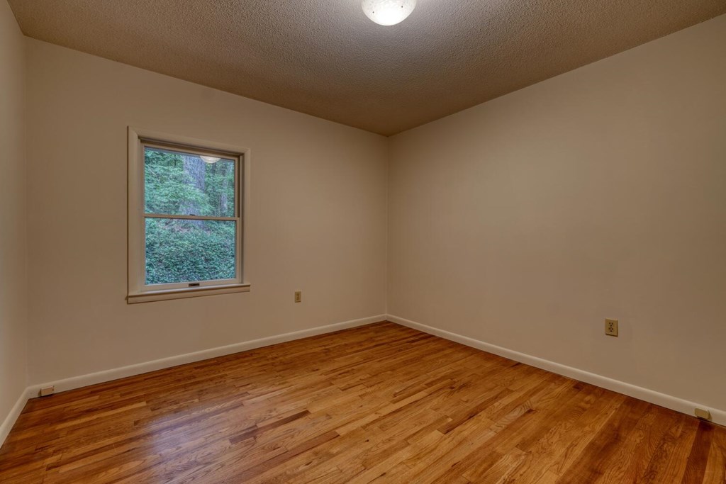 416628 Hayesville Residential