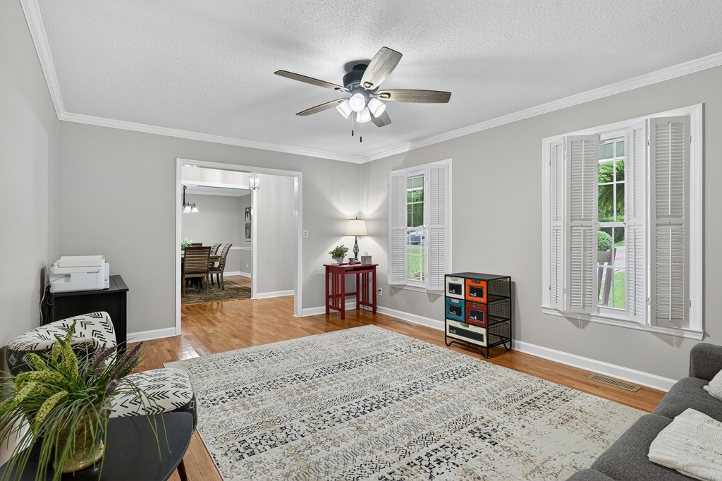 416642 Chatsworth Residential