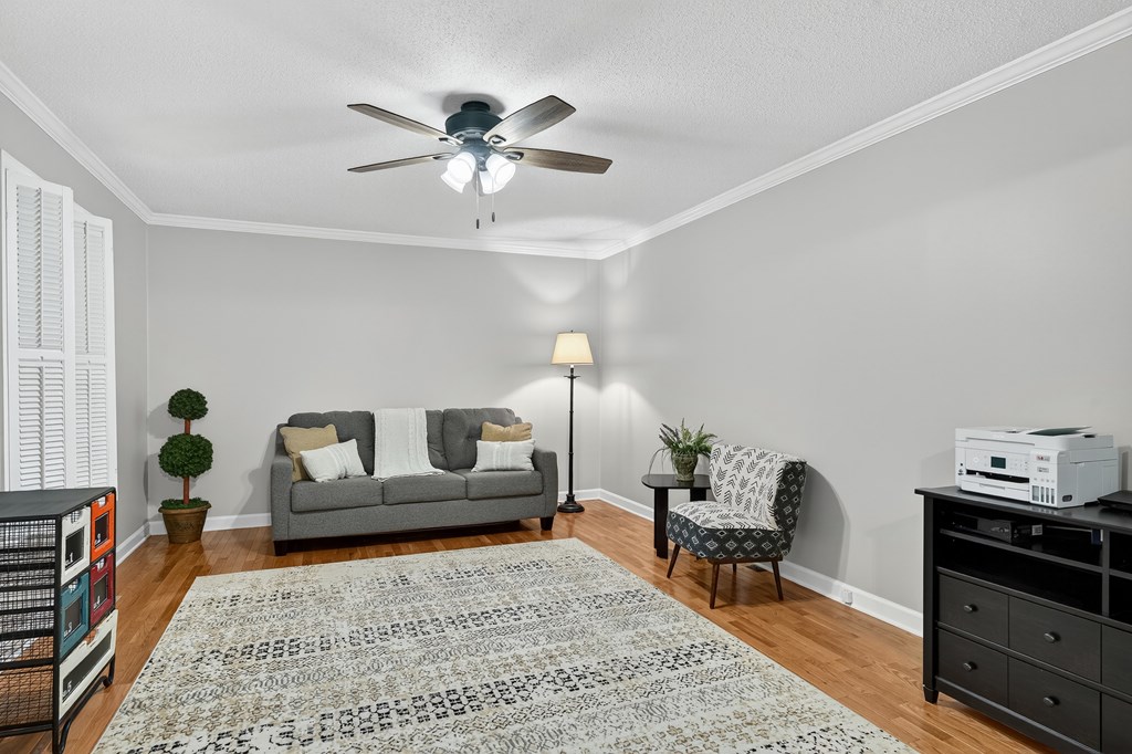 416642 Chatsworth Residential
