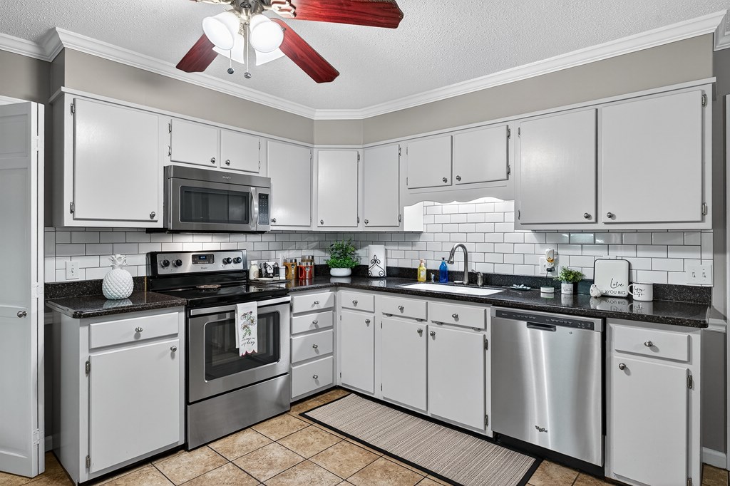 416642 Chatsworth Residential