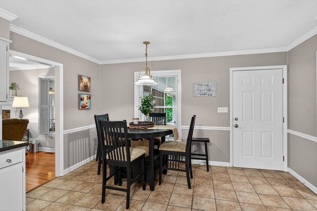 416642 Chatsworth Residential