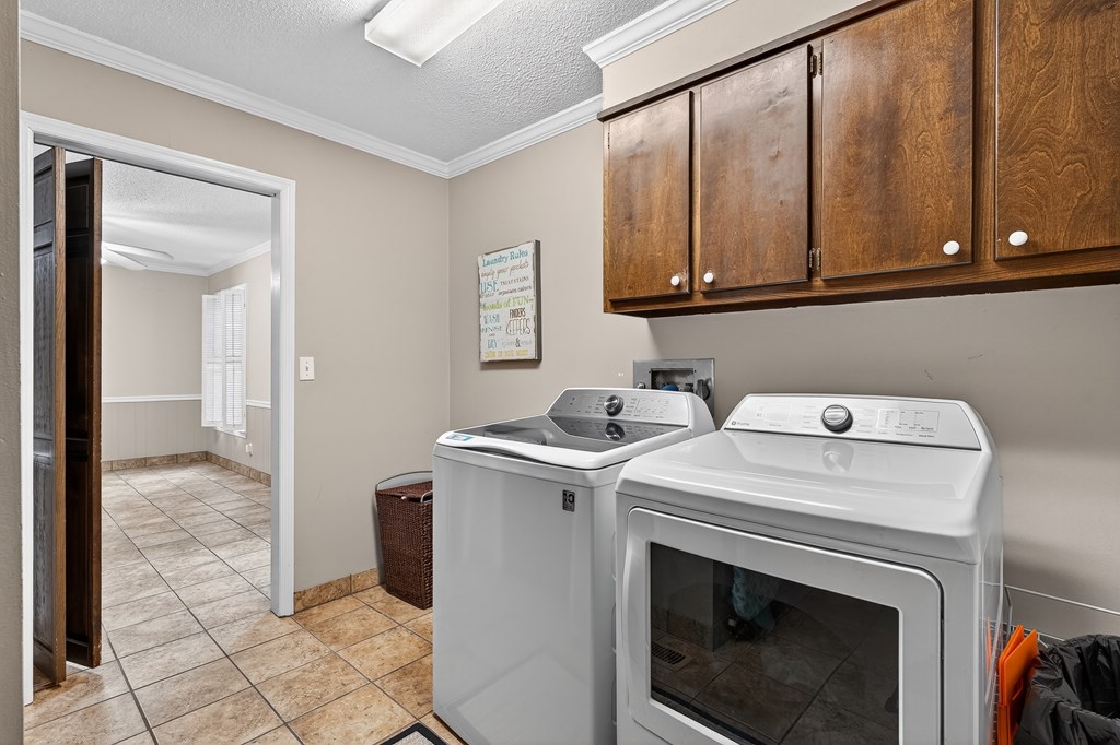 416642 Chatsworth Residential