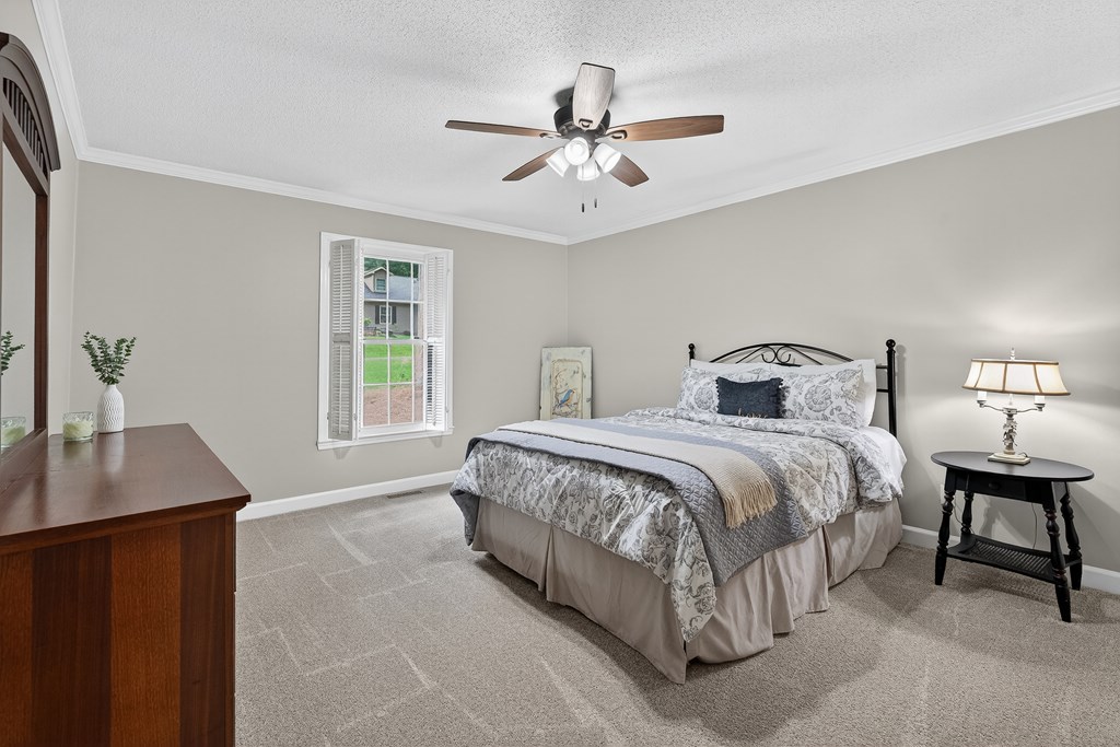 416642 Chatsworth Residential