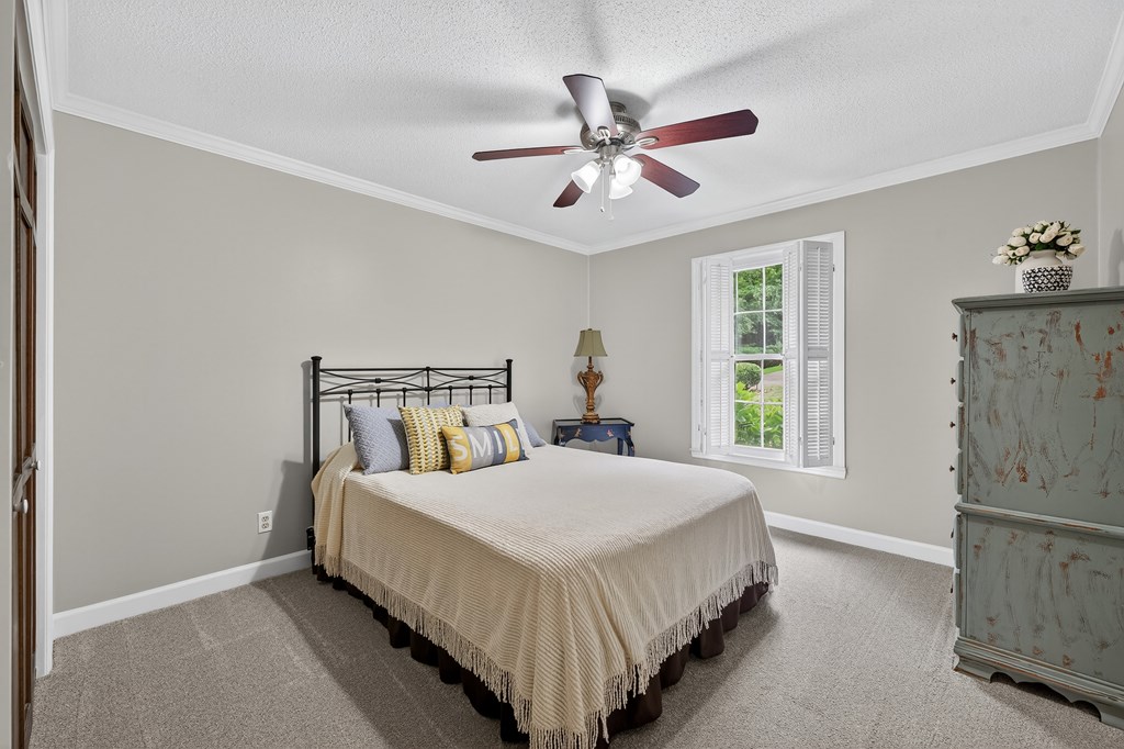 416642 Chatsworth Residential