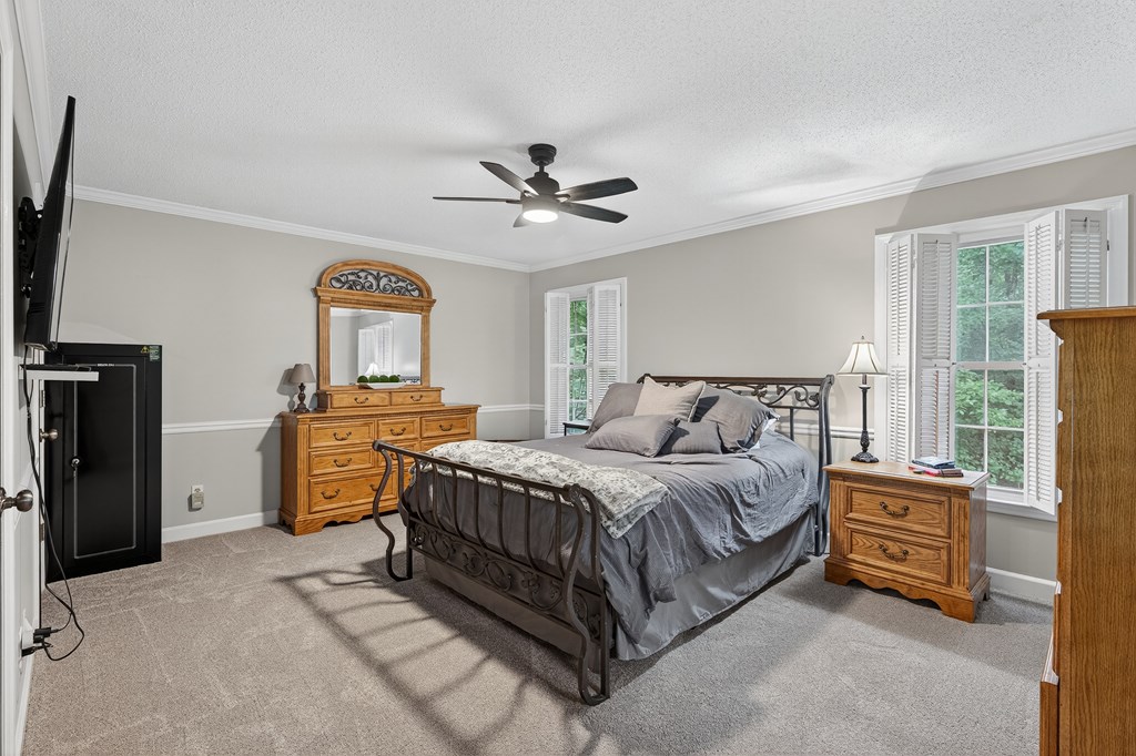 416642 Chatsworth Residential