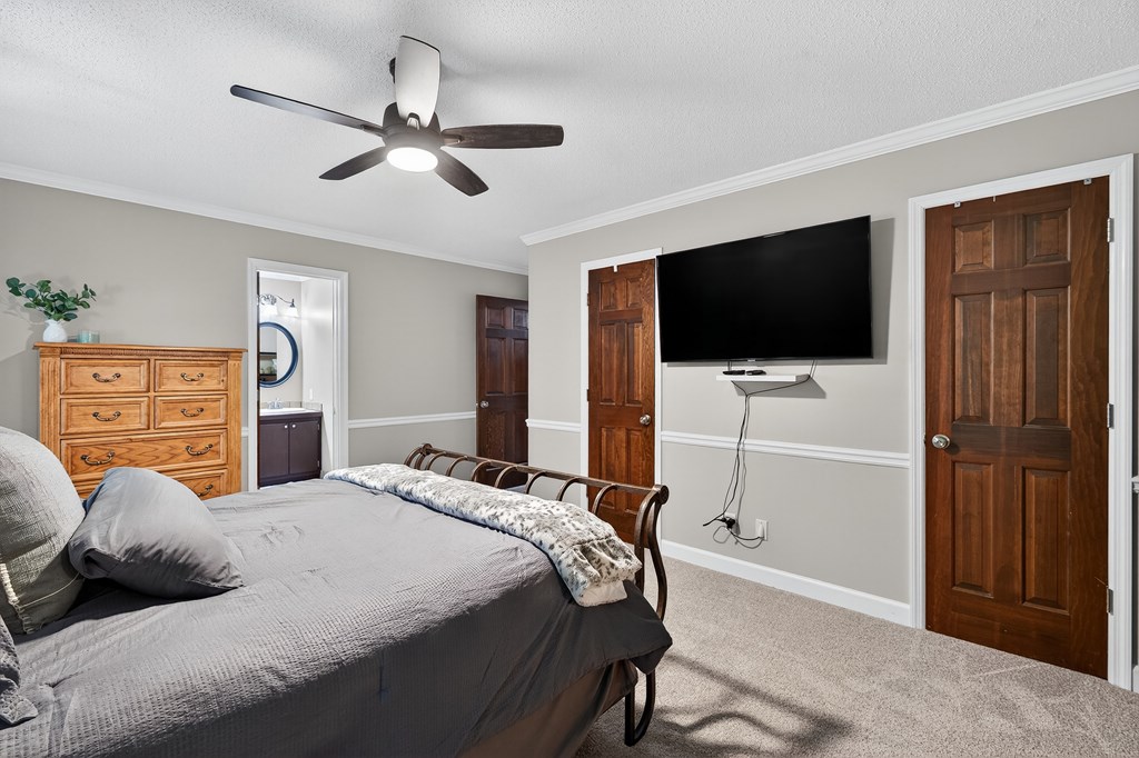 416642 Chatsworth Residential