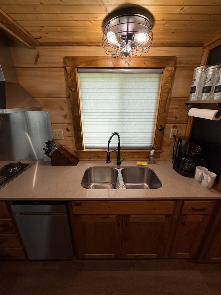 416770 Andrews Residential