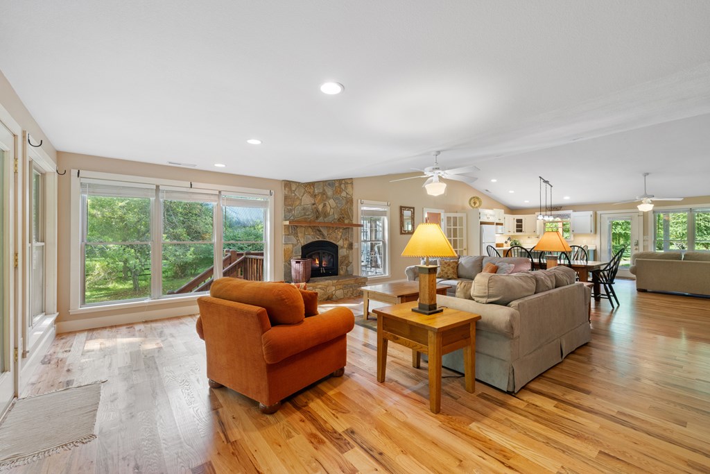 416793 Hayesville Residential