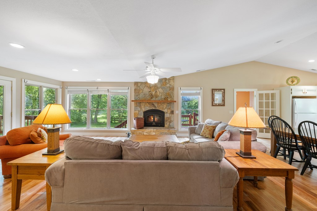 416793 Hayesville Residential