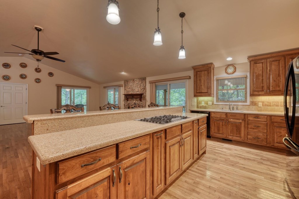 416824 Young Harris Residential