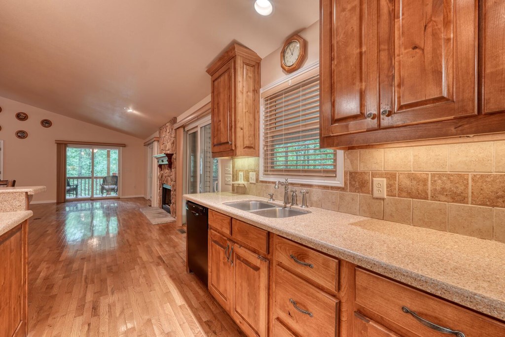 416824 Young Harris Residential