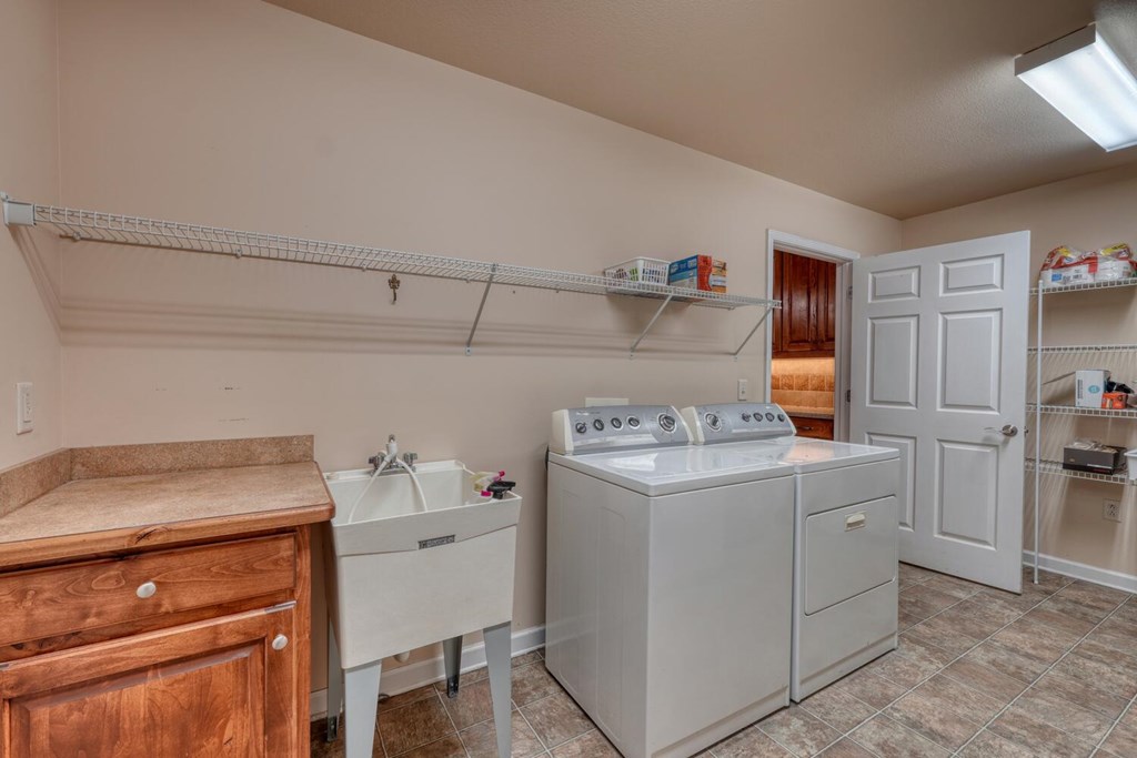 416824 Young Harris Residential