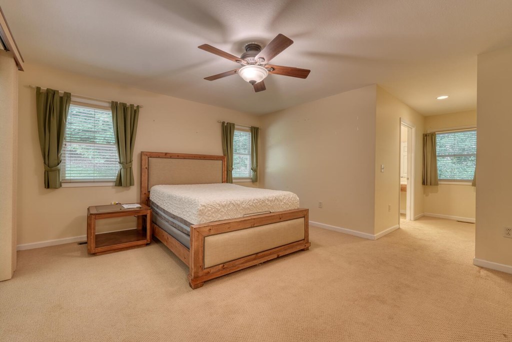 416824 Young Harris Residential