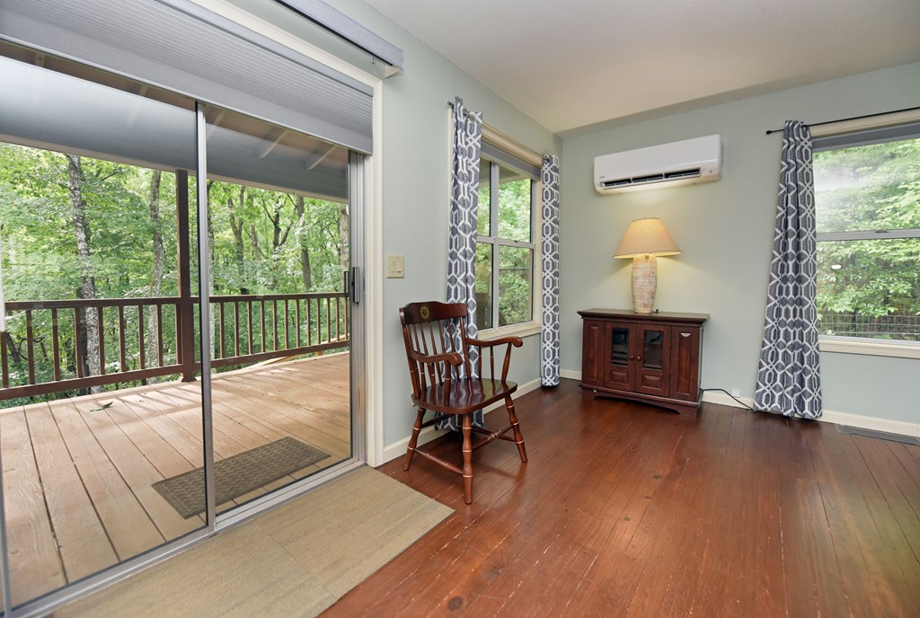 416924 Young Harris Residential