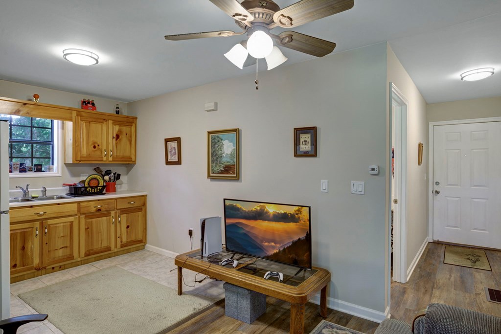 416938 Young Harris Residential