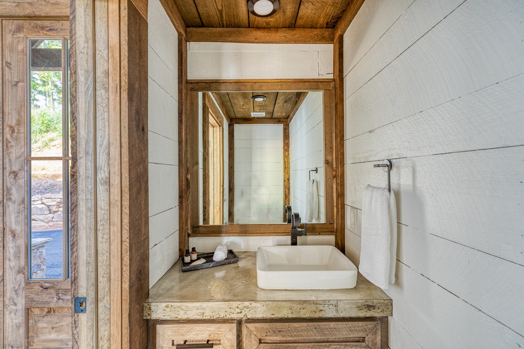417117 Mineral Bluff Residential
