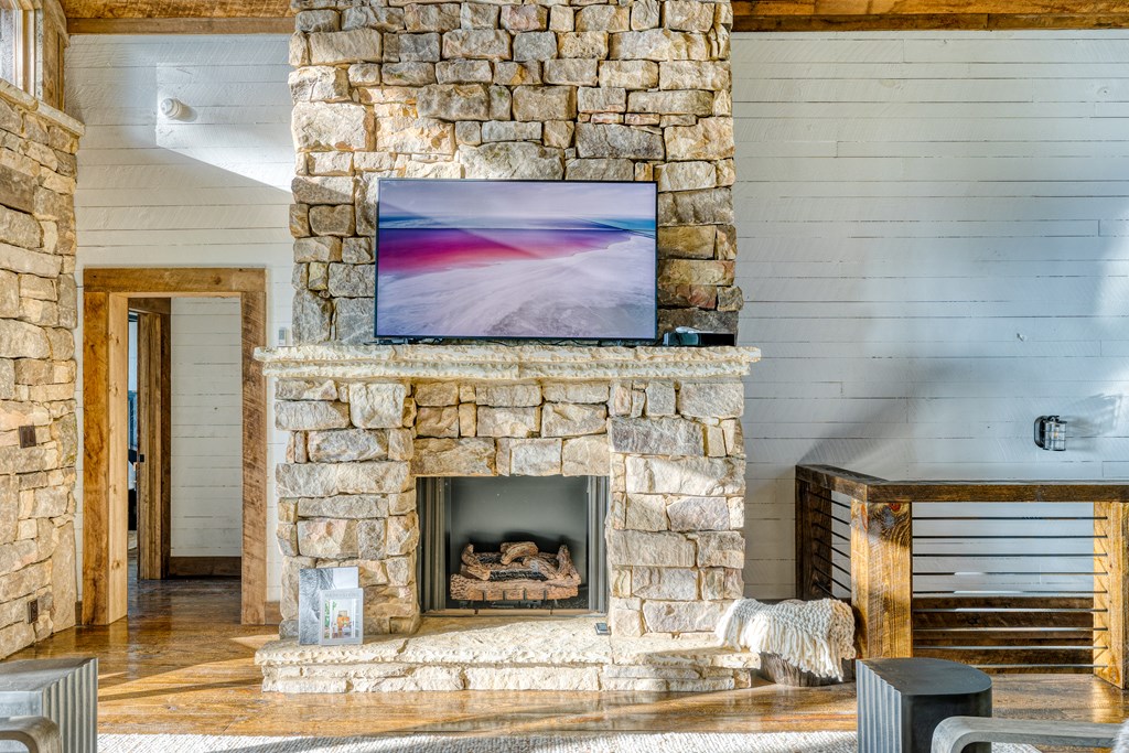417117 Mineral Bluff Residential