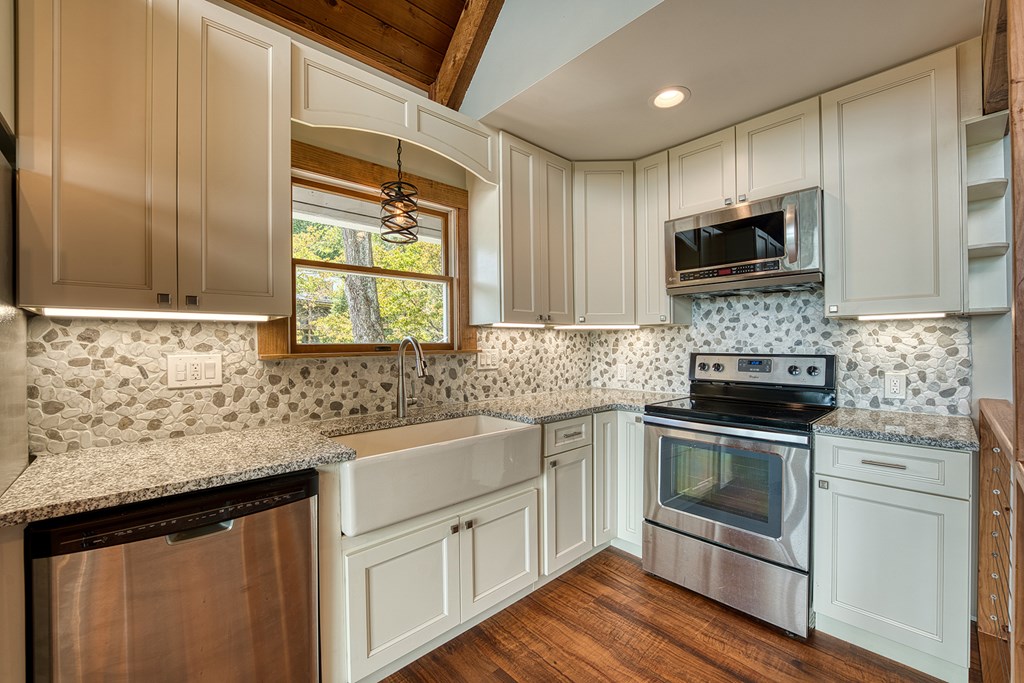 417160 Young Harris Residential