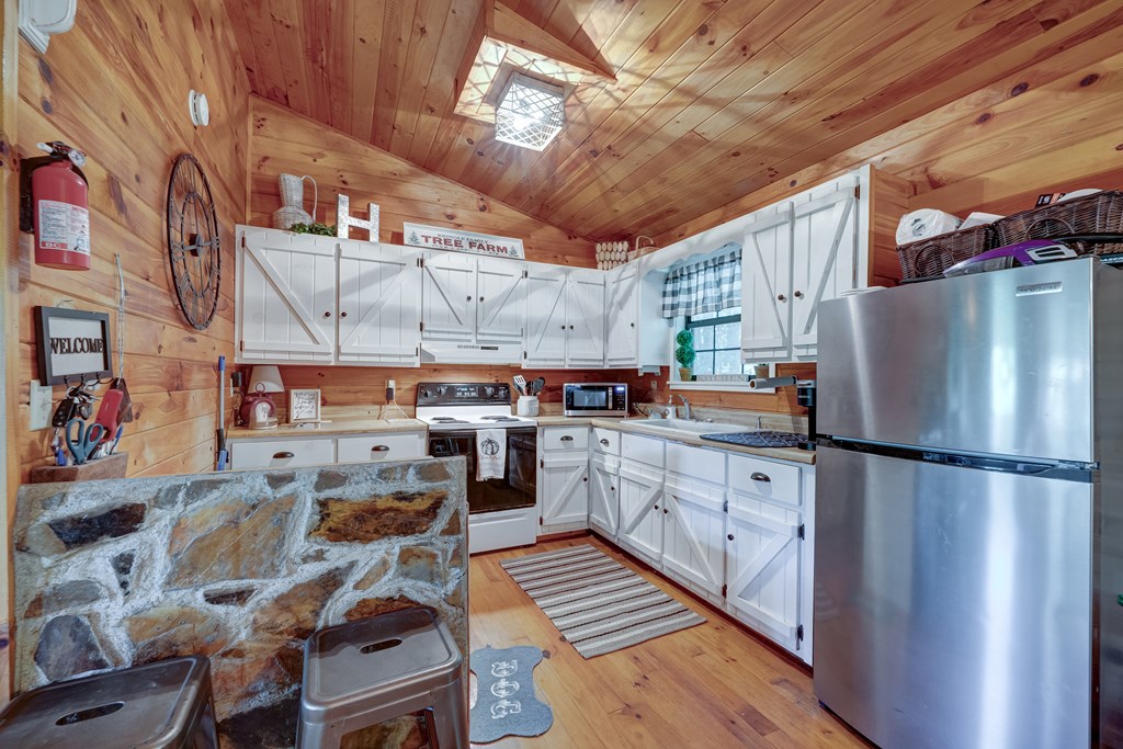 417330 Mineral Bluff Residential